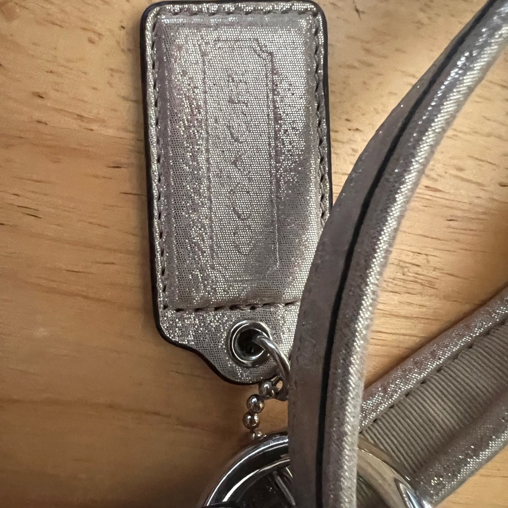 Coach purse - Picture 3 of 9